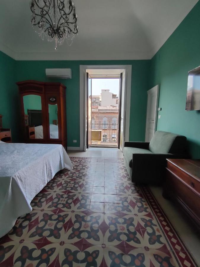Ferienwohnung Finestre In Piazza CTA Exterior foto